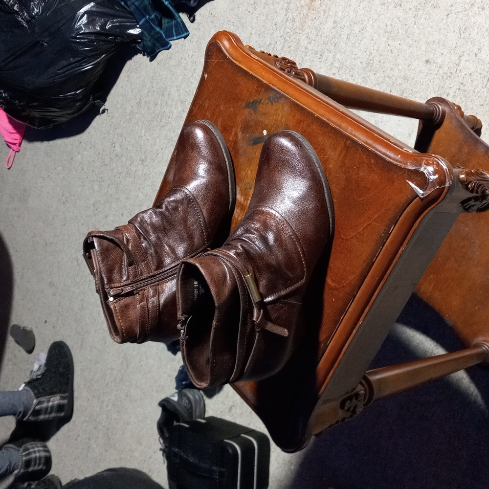 Woman bear trap boot heels j8